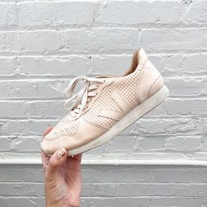 VEJA women’s leather sneaker